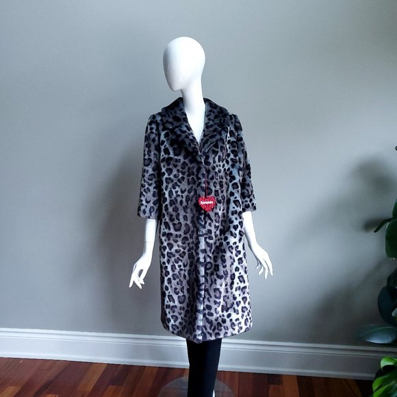 Faux Fur Snow Leopard Coat. NWT Soft + Luxe Winter Staple - Picture 2 of 6